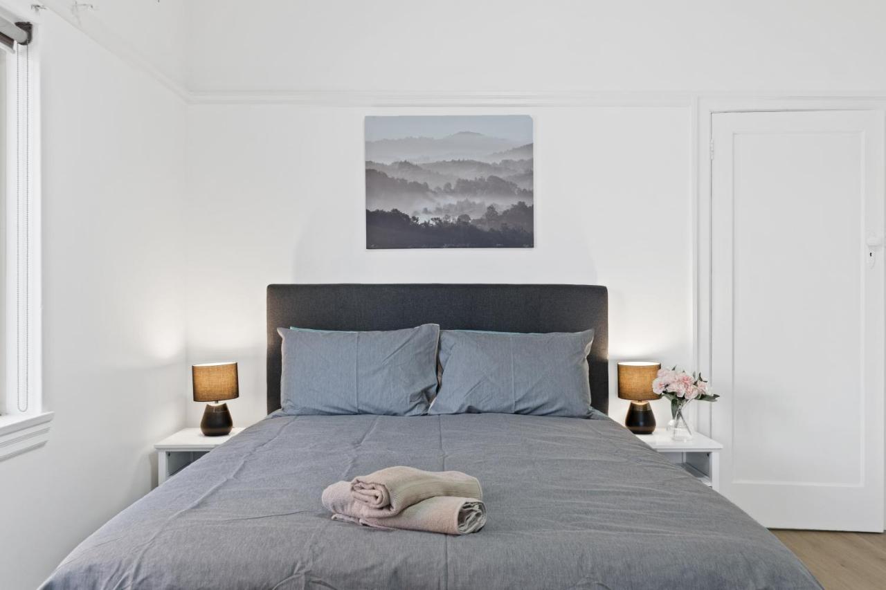 Burwood New 2 Bedroom 2 Bath Apt Free Parking Сидней Экстерьер фото